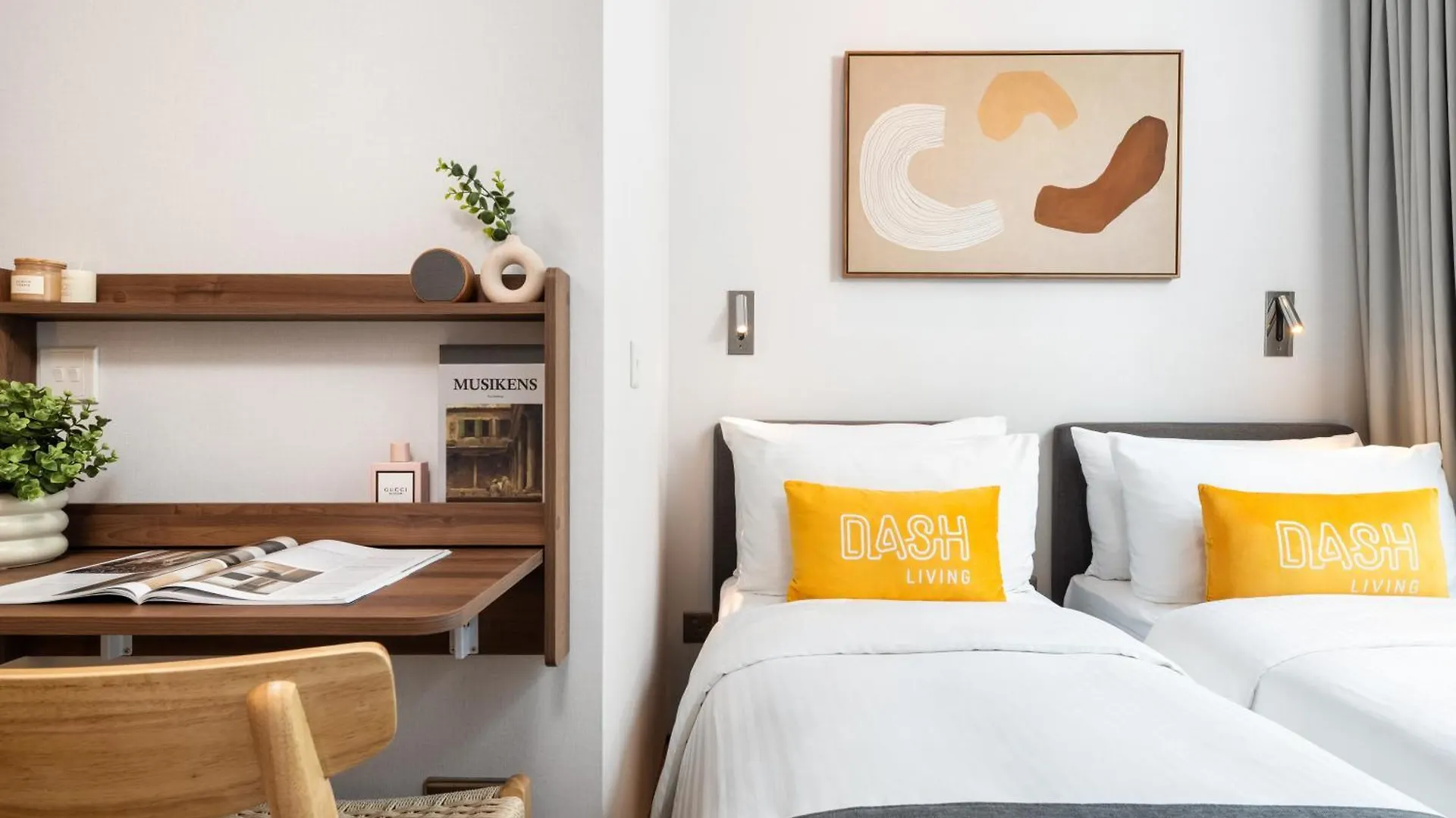 Dash Living On Queen'S Hongkong