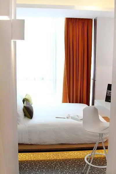 Dash Living On Queen'S Hongkong Hotel