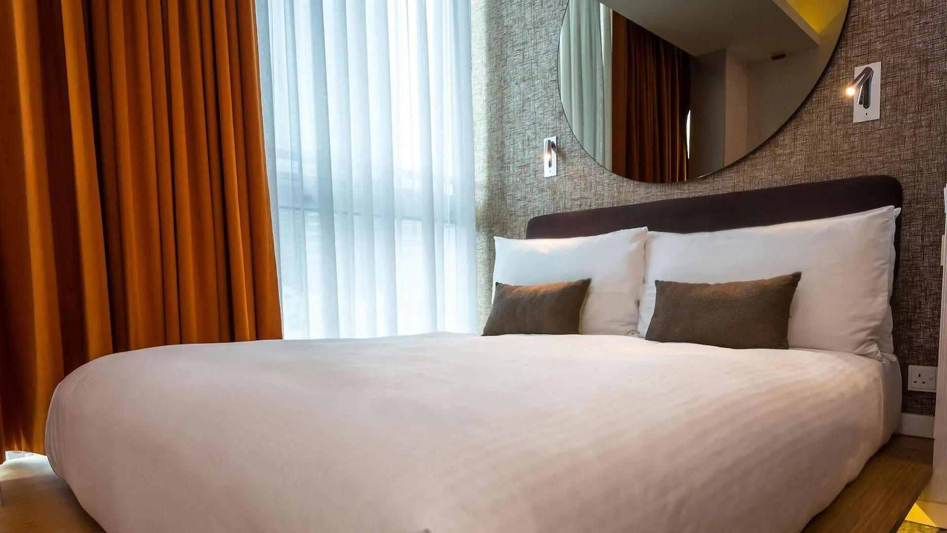 Dash Living On Queen'S Hongkong Hotel